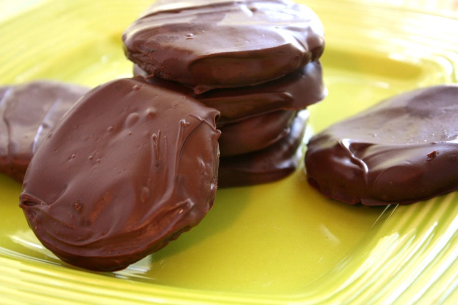 Homemade girl scout Thin Mint Cookies to get your fix any time of the year! The easy is recipe is sure to please.