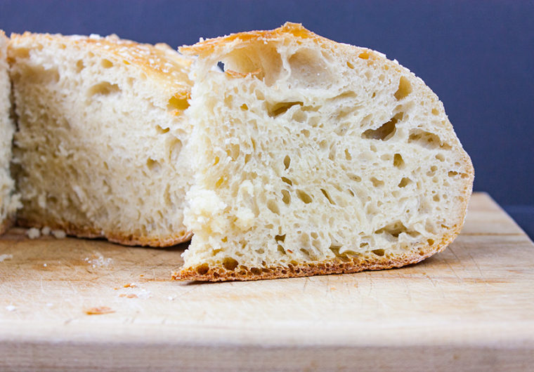No Knead Large Dutch Oven Bread - This recipe is perfect for those of us who only own a 5-6 quart dutch oven. The bread rises tall, crispy and crazy good!