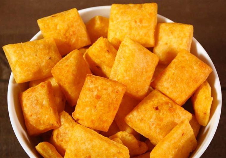 Spicy Cheese Crackers - Cheesy, spicy, salty and crunchy! Perfect appetizer for any party or cocktail hour.