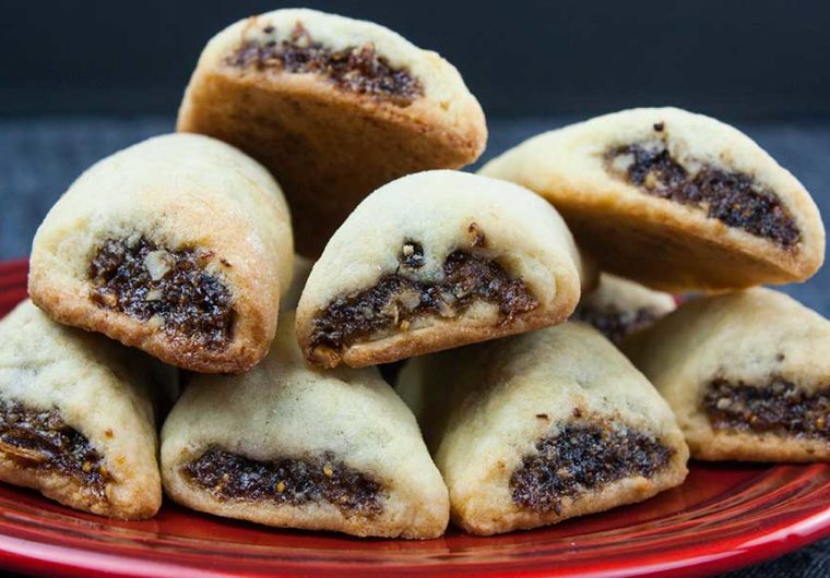 Flavorful, moist, tender cookie filled with dried fruit and hints of citrus. The Italian Fig Cookie or Cucidati is a Christmas cookie must every year!