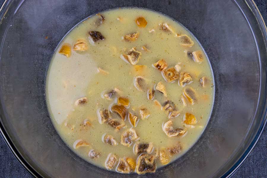 figs soaking in water butter mixture