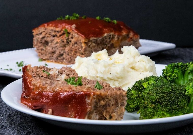 Meatloaf with mashed potatoes and broccoli