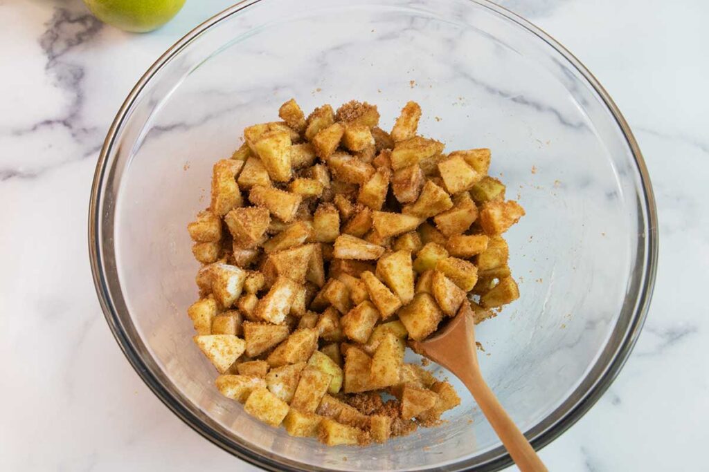 strudel filling in a glass bowl