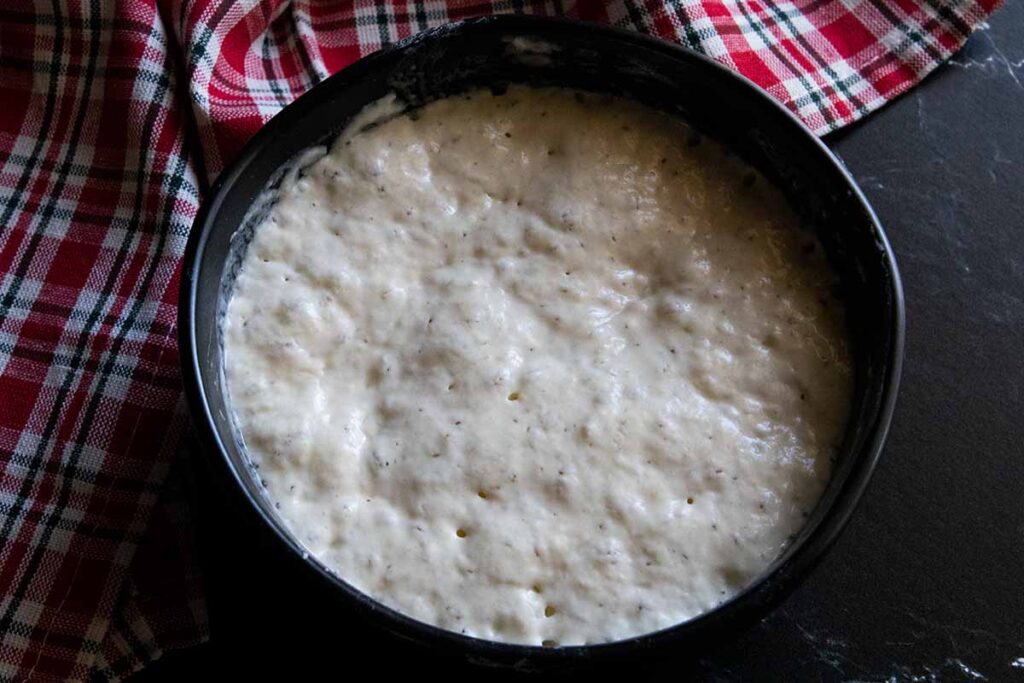 starter in a black bowl