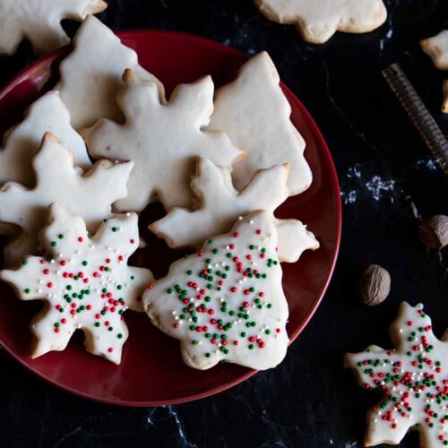 Eggnog cookies on a red plate.