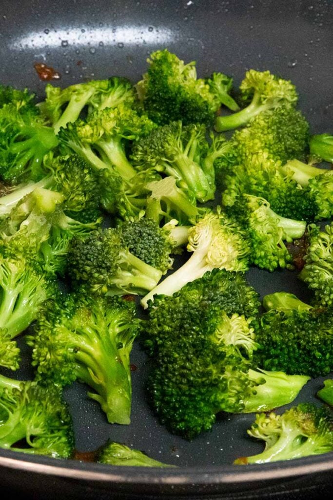 cooked broccoli in a skilletz