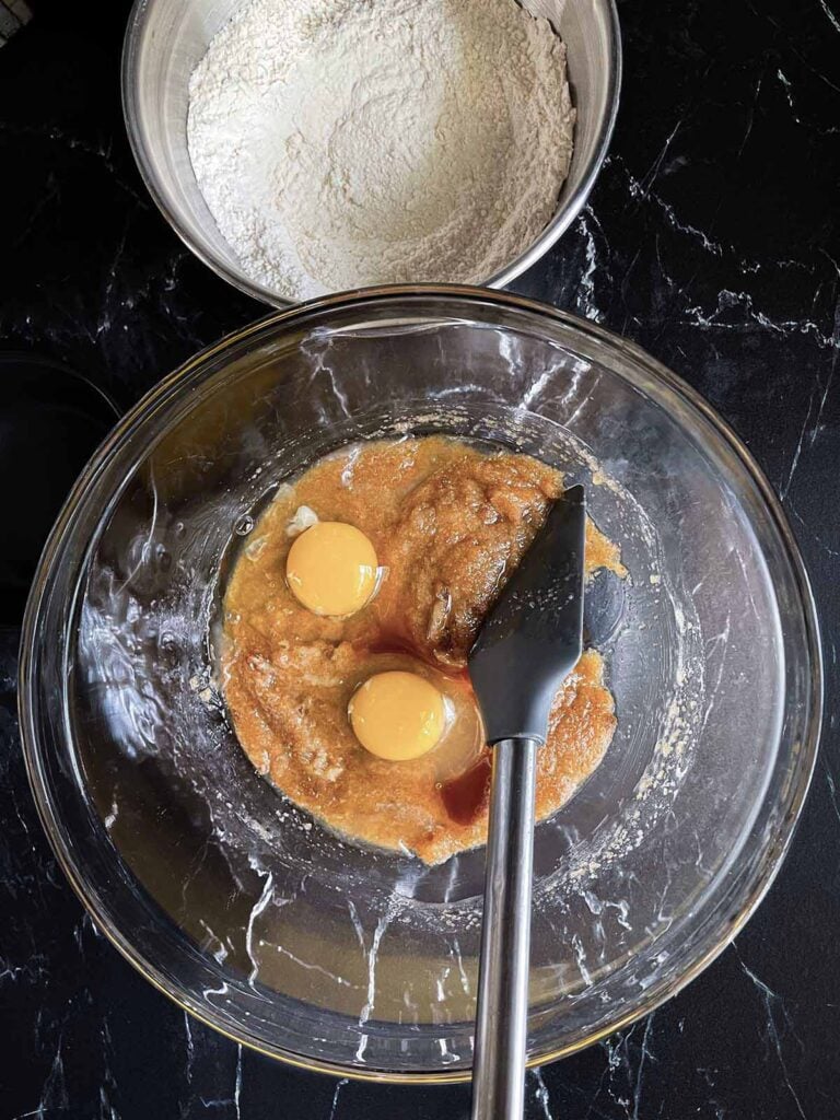 Eggs and vanilla extract added to the wet ingredients for Snickerdoodle Bars.