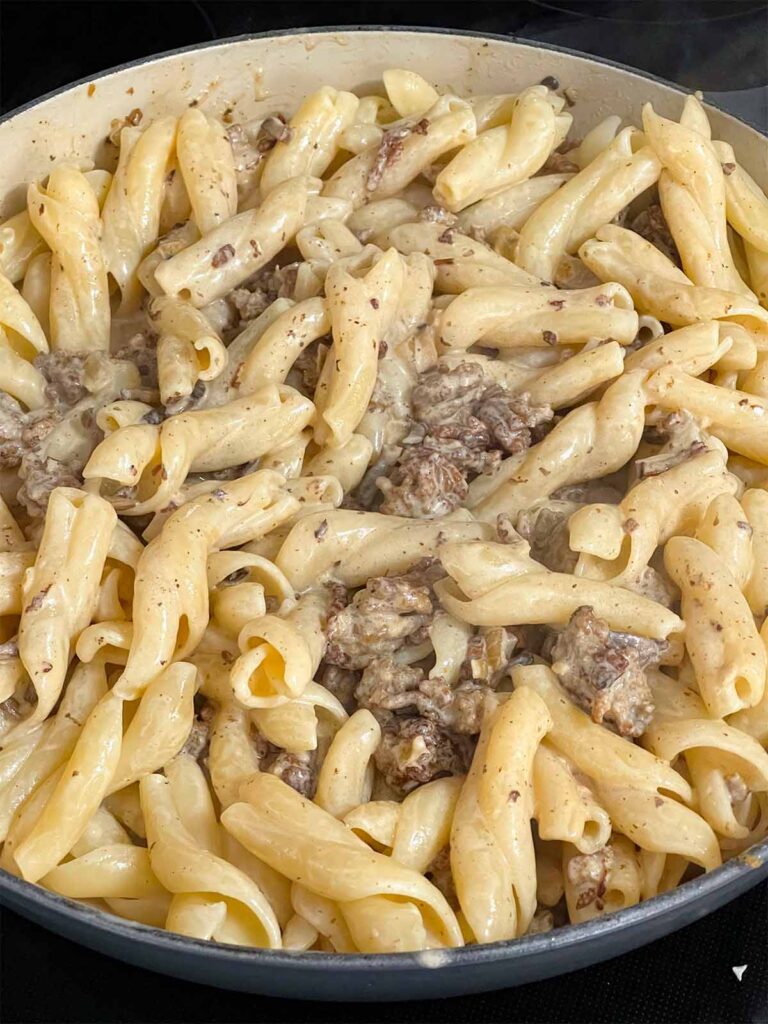 Pasta alla Norcina in a skillet.