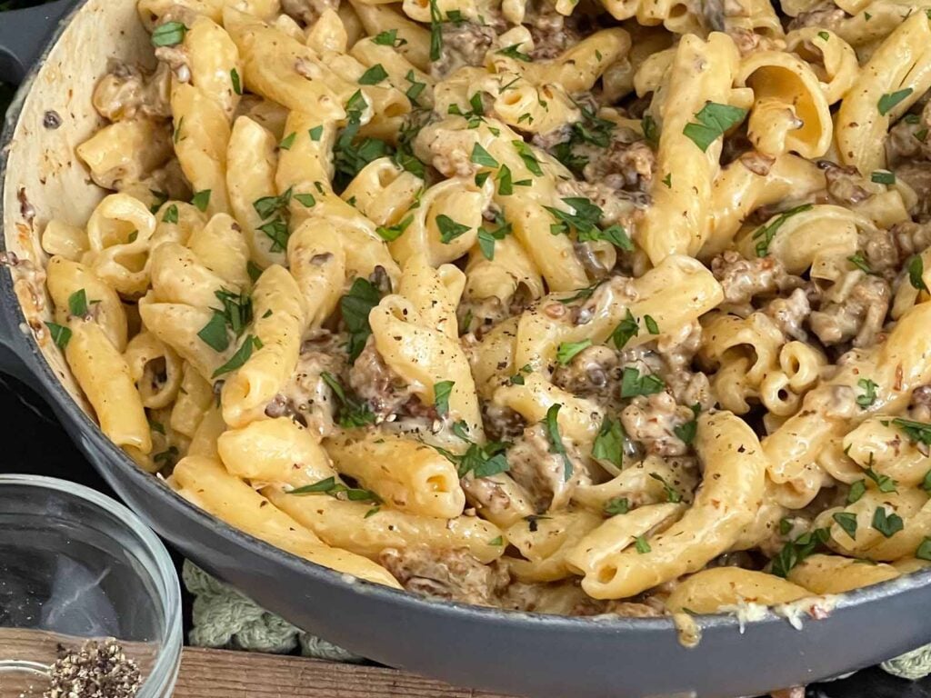 Pasta alla Norcina in a skillet.