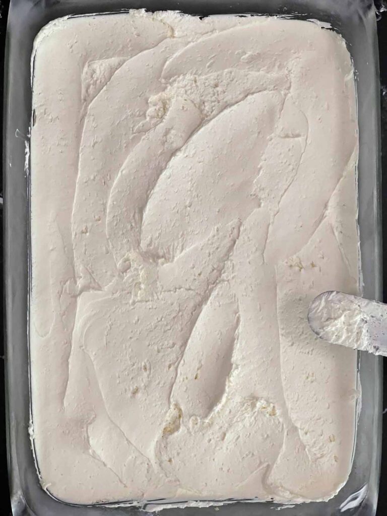Cream cheese layer spread over the vanilla wafer crust.